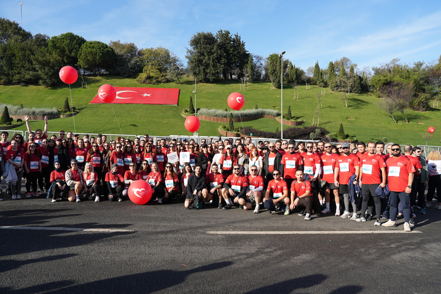 Anadolu Vakf&#x131; 720 Anadolu G&#xF6;n&#xFC;ll&#xFC;s&#xFC;yle Gen&#xE7;lerin Gelece&#x11F;ine I&#x15F;&#x131;k Oldu